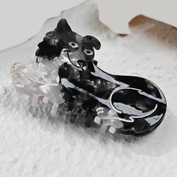 ❤️❤️ FREE Dog Puppy Hair Spots Chic Glam Trendy Girly Minimal Modern Claw Clip - Picture 1 of 2